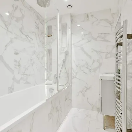 Apartment Stylish And New 2br Flat In The Heart Of *