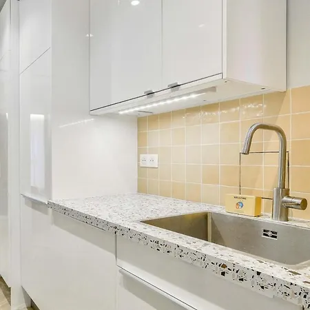 Stylish And New 2br Flat In The Heart Of Apartment