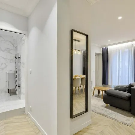 Stylish And New 2br Flat In The Heart Of Apartment Paris