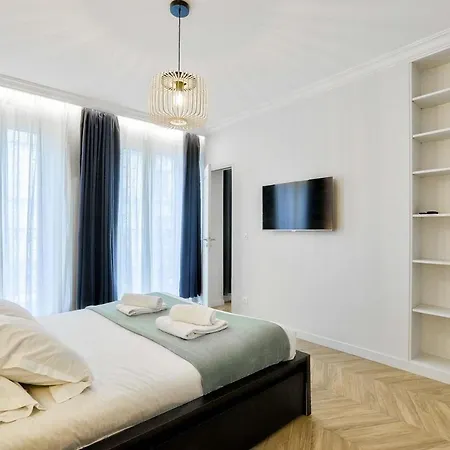 Stylish And New 2br Flat In The Heart Of Apartment *